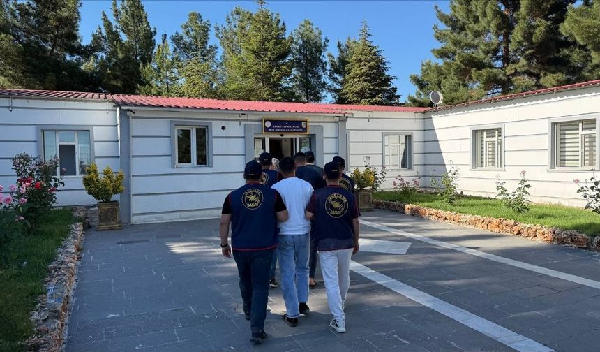 Diyarbakır’da aranan şahıslar kıskıvrak yakalandı