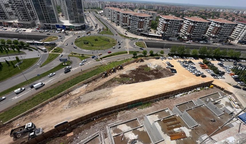 Diyarbakır’da 4 yıldır açılmayan servis yoluna tepki: Mahabad Bulvarı’nda sorular cevapsız