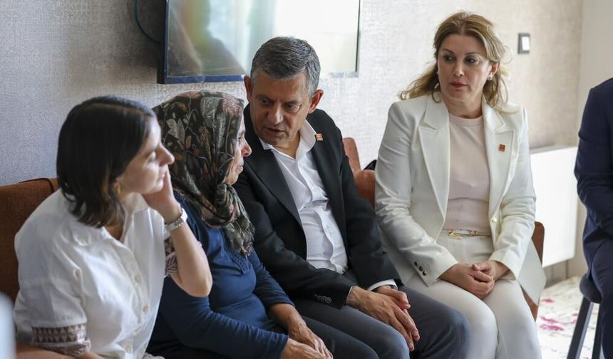 Özgür Özel, Diyarbakır’da Gülistan Doku'nun ailesini ziyaret etti