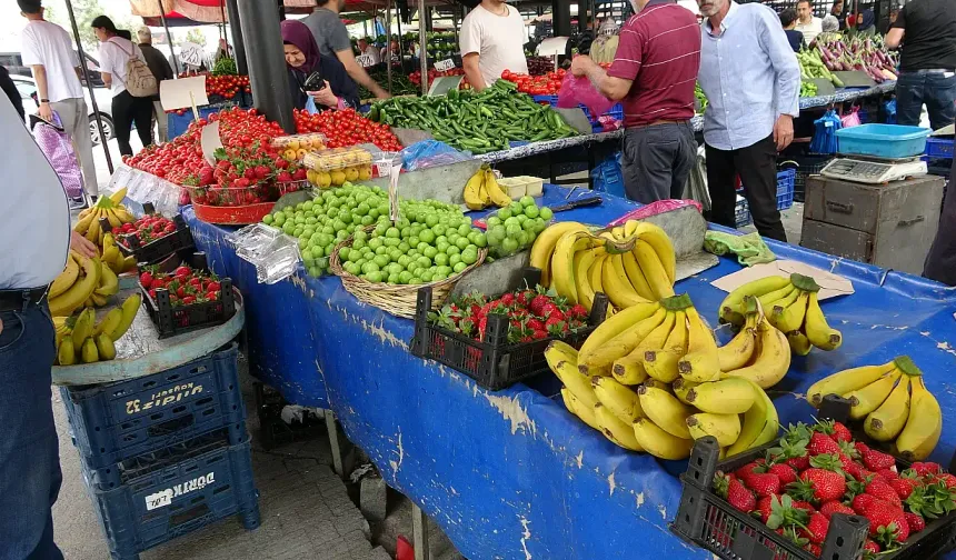 Diyarbakır’da asgari ücretliye meyve hayal oldu; Erik de çilek de lüks oldu!