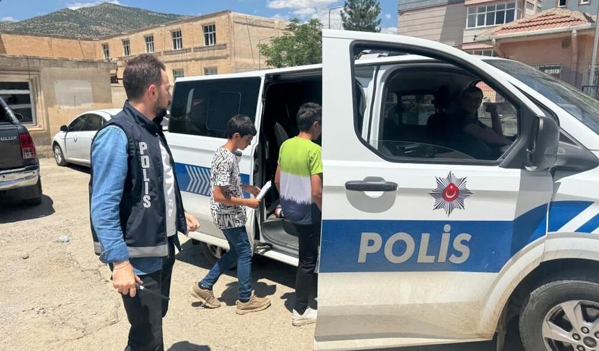 Batman’da LGS’ye yetişemeyen öğrencilerin imdadına polis yetişti