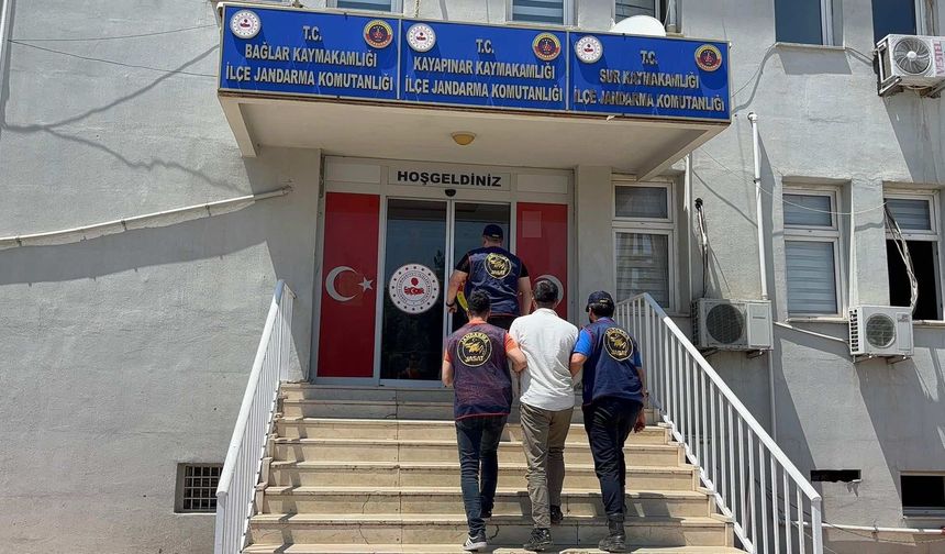 Diyarbakır'da aranan şahıslara eş zamanlı operasyon