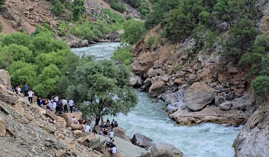 Diyarbakır Özel Timi çayda kayıp şahıs için seferber oldu
