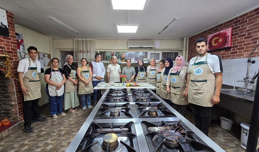 Diyarbakır'da vatandaşlara aşure ikramı