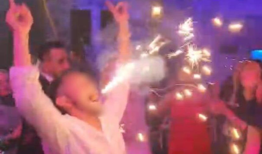 Ağzıyla tuttuğu meşale bomba gibi patladı