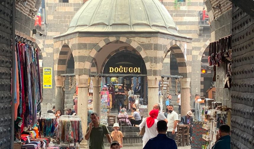 Diyarbakır'a turist akını: İlk 6 ayda 1 milyonu geçti