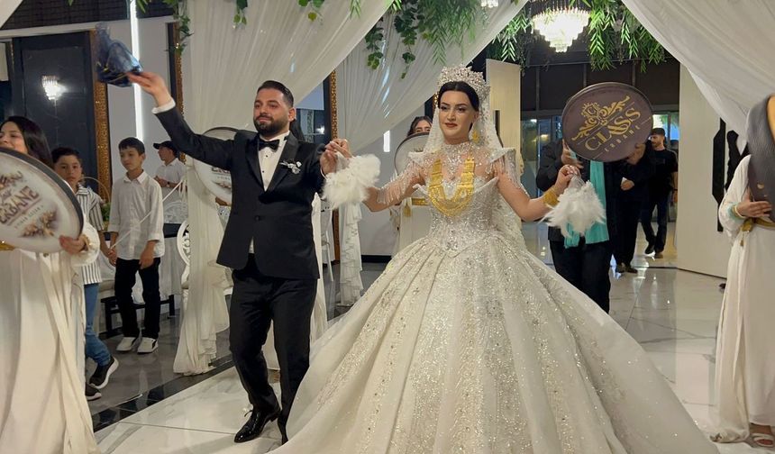 Diyarbakır'da İzol Aşireti'nde görkemli düğün!