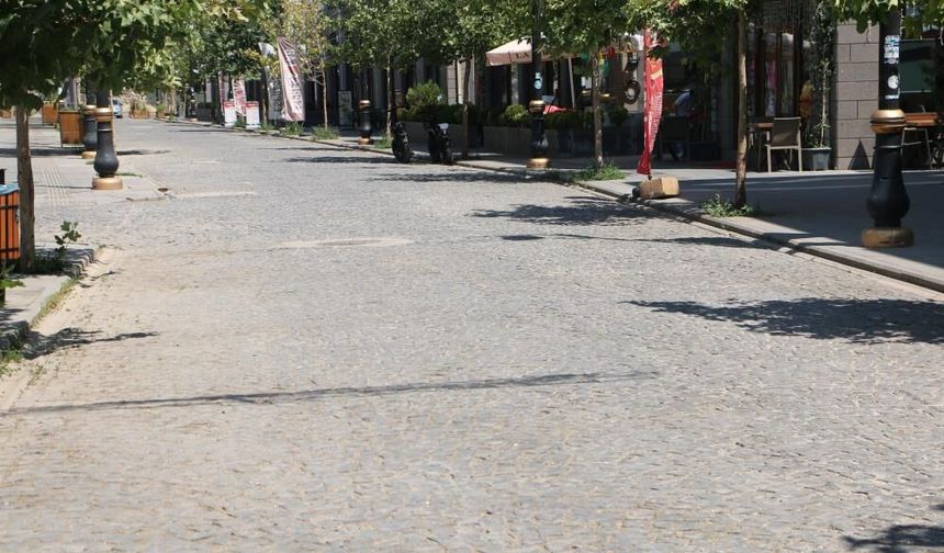 Diyarbakır'da sıcaklar kepenk kapattırıyor