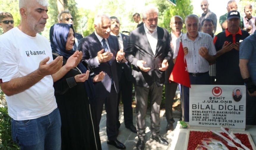 Diyarbakır'da 15 Temmuz şehitleri dualarla anıldı
