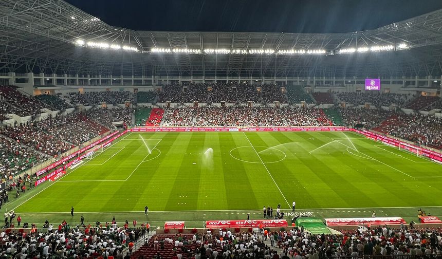 Diyarbakır’da Süper Lig heyecanı! Amedspor taraftarları stadyumu doldurmaya başladı