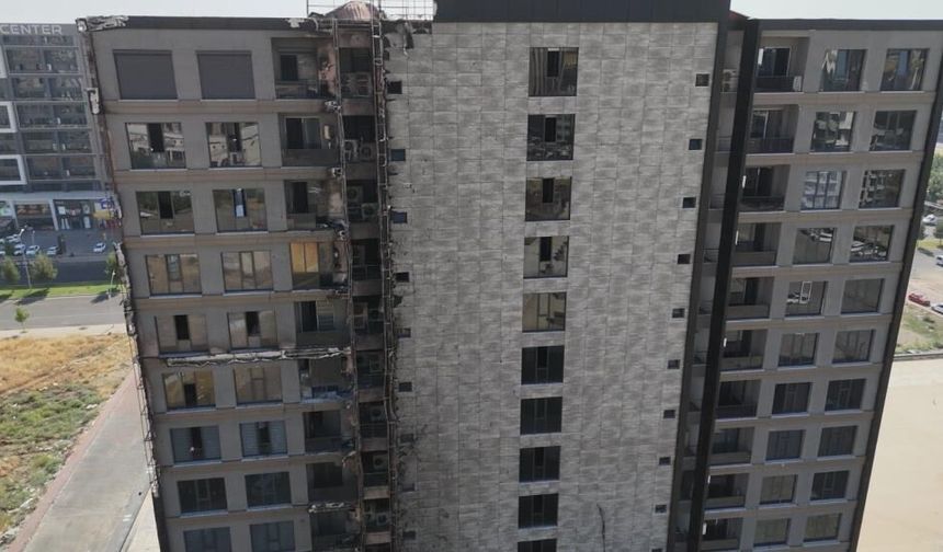 Diyarbakır’da alevlere teslim olan plazadan geriye bu görüntüler kaldı