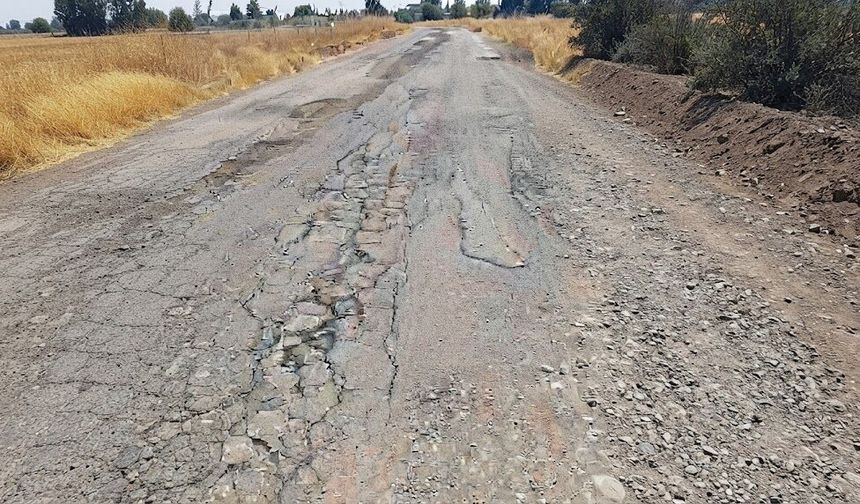 Diyarbakır’da 8 köyün kullandığı yol yıllardır yapılmıyor! Mahalleliden Büyükşehir’e Tepki