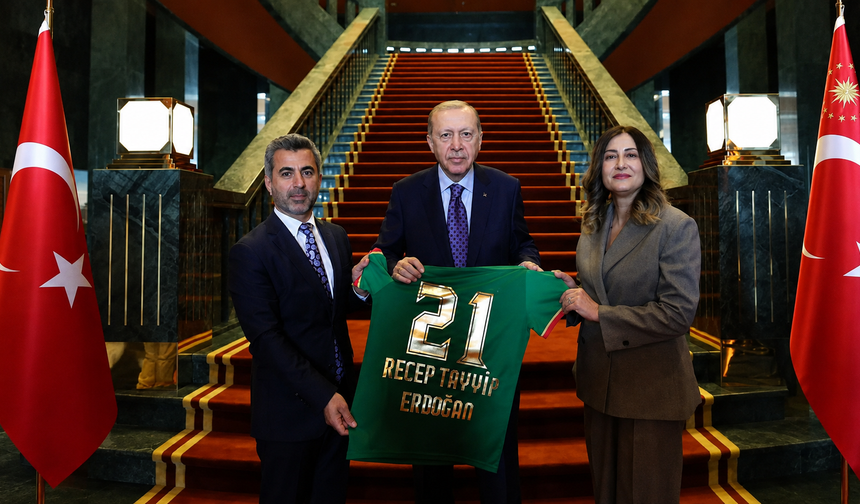Amedspor heyeti Külliye’de: Erdoğan’a 21 numaralı özel forma