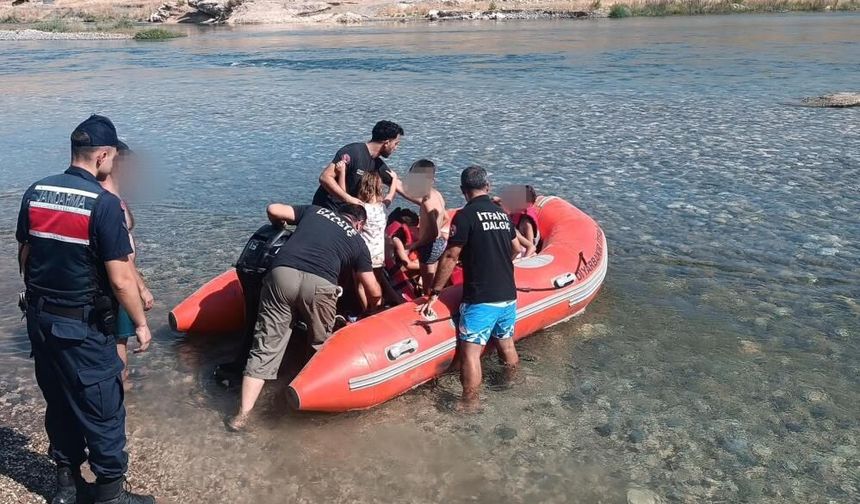 Diyarbakır’da korku dolu anlar: Su yükseldi, 10 kişi mahsur kaldı