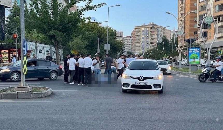 Diyarbakır’da feci kaza: Otomobilin çarptığı bisikletli ağır yaralandı