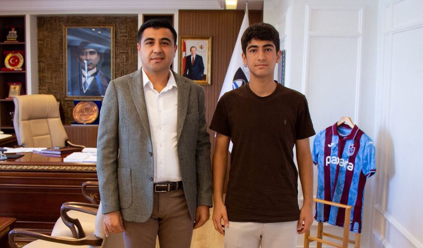 Diyarbakır Çınar'da LGS Birincisi Berat Arslan Galatasaray Lisesi’ne yerleşti Kaymakam Güngör’den tebrik