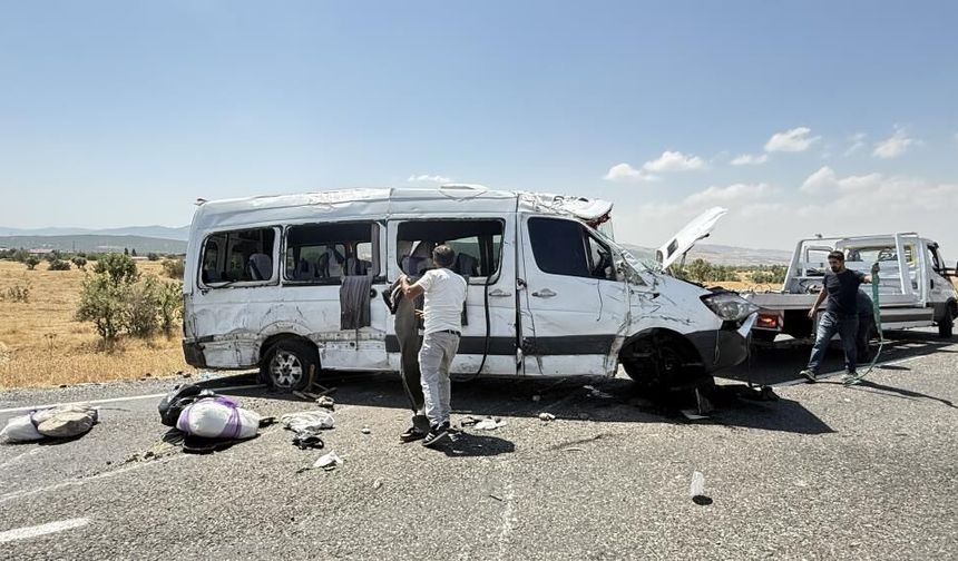 Diyarbakır’daki minibüs faciasında hayatını kaybeden 5 kişinin kimlikleri açıklandı