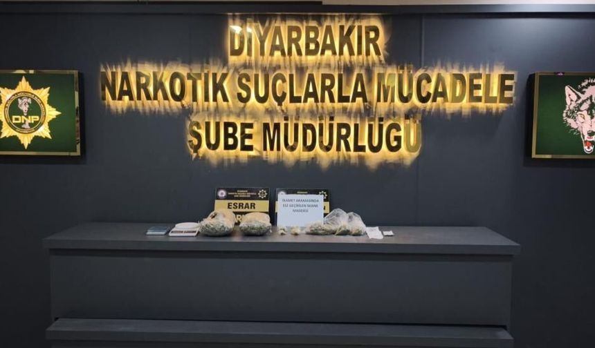 Diyarbakır’da araç ve iki ikamete operasyon: Kilolarca uyuşturucu ele geçirildi