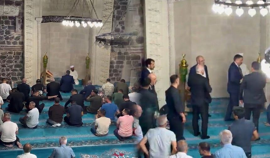 Bakan Çiftçi’den Diyarbakır Ulu Camii’de mest eden Kur’an tilaveti!