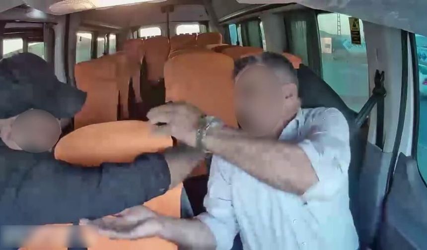 Minibüste küfür, hakaret ve yumruk