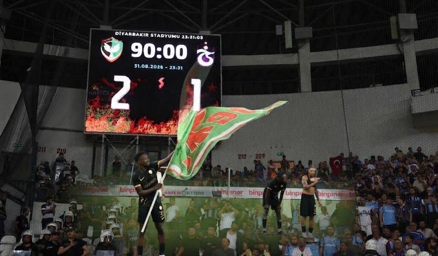 Amedspor galibiyeti taraftarla kutladı
