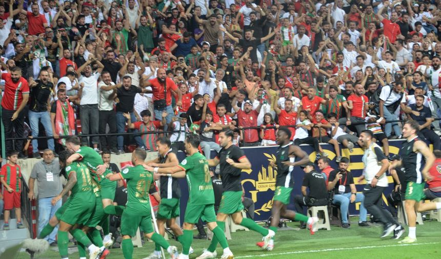 Diyarbakır’da tarihi gece: Amedspor, Beşiktaş’ı 3-2 mağlup ederek zirveye çıktı