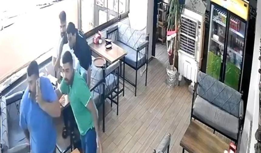 Deprem anında terliklerini bile unuttu! Çorapla dışarı kaçtı