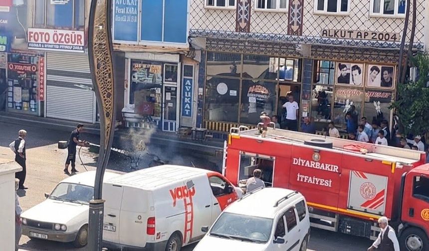 Diyarbakır’da hareket halindeki motosiklet alev alev yandı