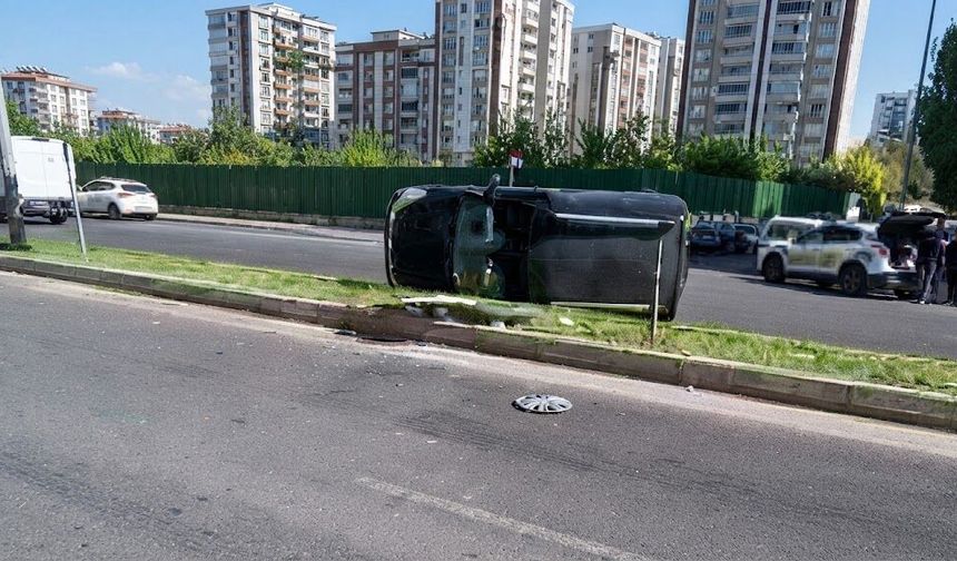 Diyarbakır’da korkutan kaza: Araç yan yattı