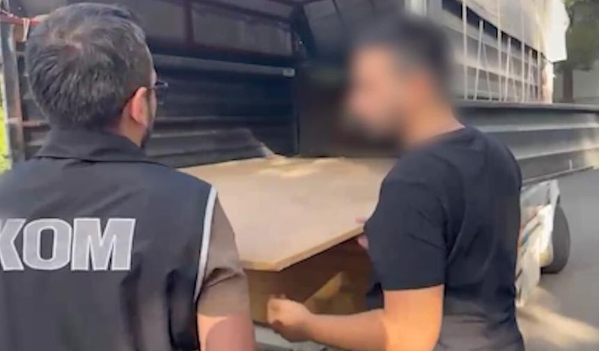 Diyarbakır yolunda durduruldu! Araçtan binlerce paket kaçak sigara çıktı