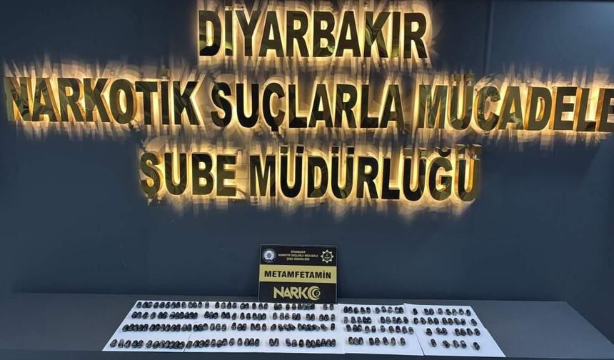 Diyarbakır’da midelerinde taşıdıkları uyuşturucuyla yakalandılar