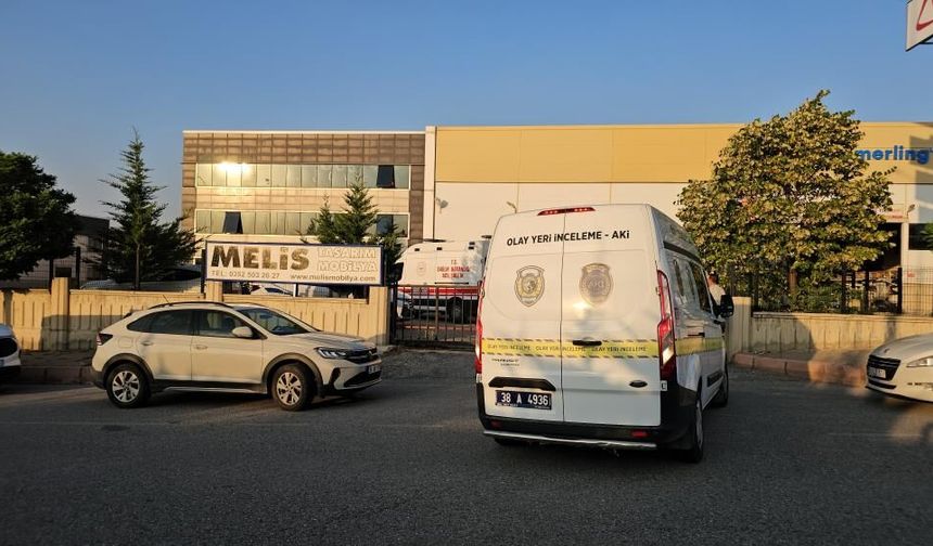 Bir şahıs fabrika önünde yaşamına son verdi