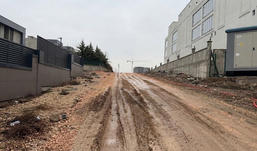 Diyarbakır’da milyonluk villaların bulunduğu bölgenin yolu tepki çekiyor