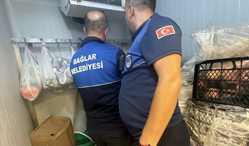 Diyarbakır’da skandal görüntü: Kilolarca bozulmuş et satıştaydı
