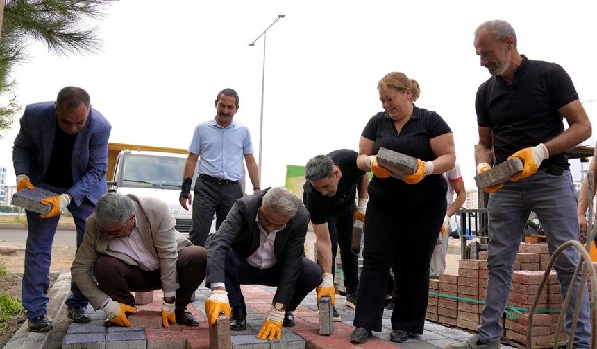 Diyarbakır Bağcılar’da yol ve kaldırımlar dayanışmayla yenileniyor
