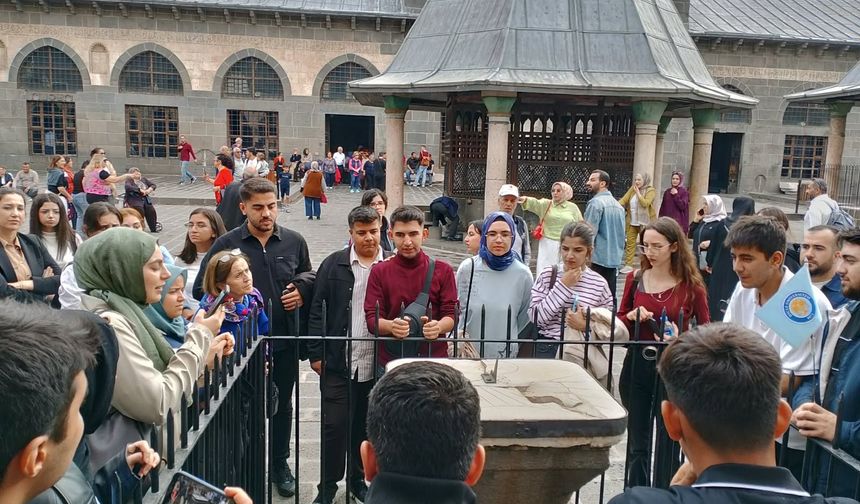 Öğrenciler Diyarbakır’ın tarihini yerinde inceledi