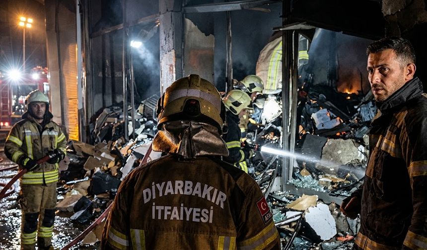 Diyarbakır’da korkutan iş yeri yangını