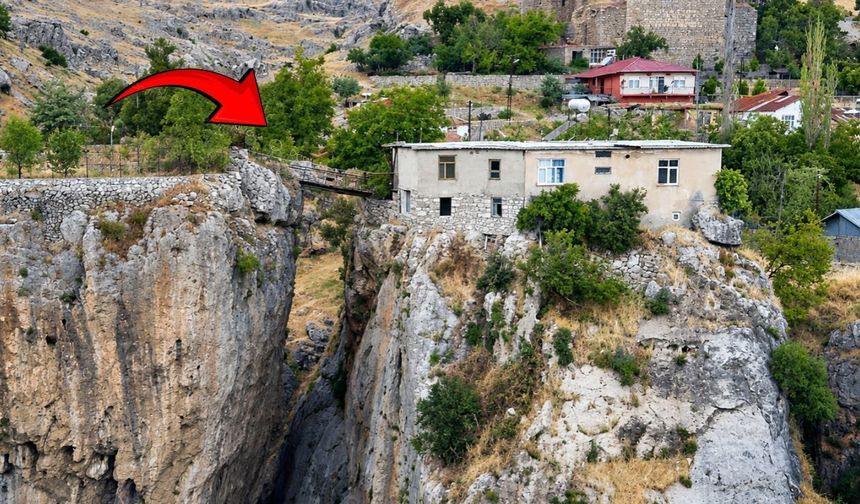 Diyarbakır Çüngüş’te herkesi şaşırtan korkutucu ev; Gören bir daha bakıyor