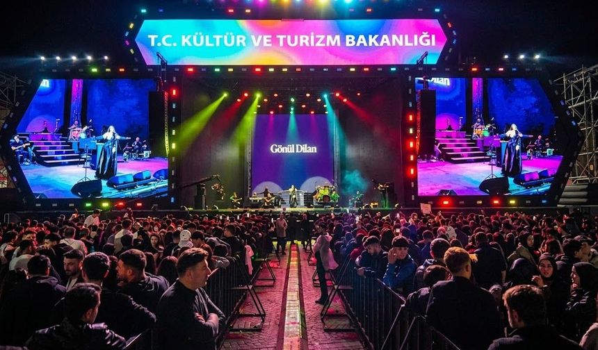 Diyarbakır’da Türkçe ve Kürtçe ezgiler aynı sahnede buluştu