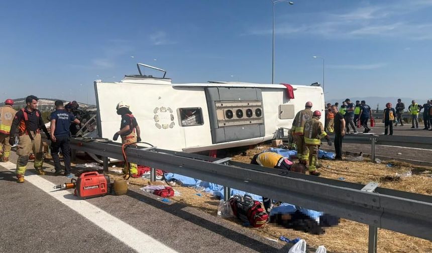 Feci kazada Tır ile otobüs çarpıştı, 11 kişi öldü