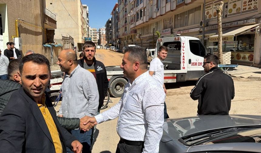 Bismil’de bozuk yol tepkisi: Esnaf ve vatandaşlar yolu kapattı