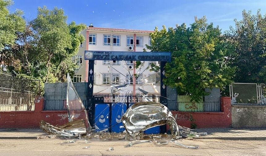 Diyarbakır’da okulda şok iddia! Öğrencinin bileğini cam kırığıyla kesti