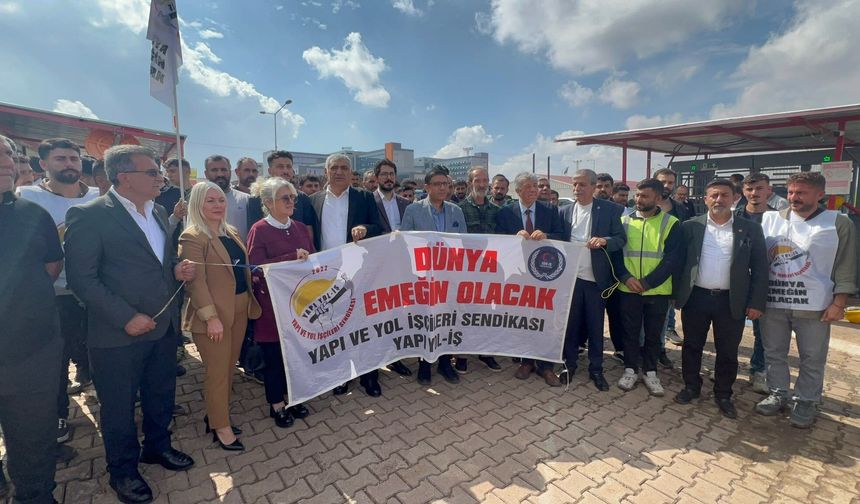 Diyarbakır Şehir Hastanesi şantiyesinde 75 işçiye CHP’den dayanışma ziyareti