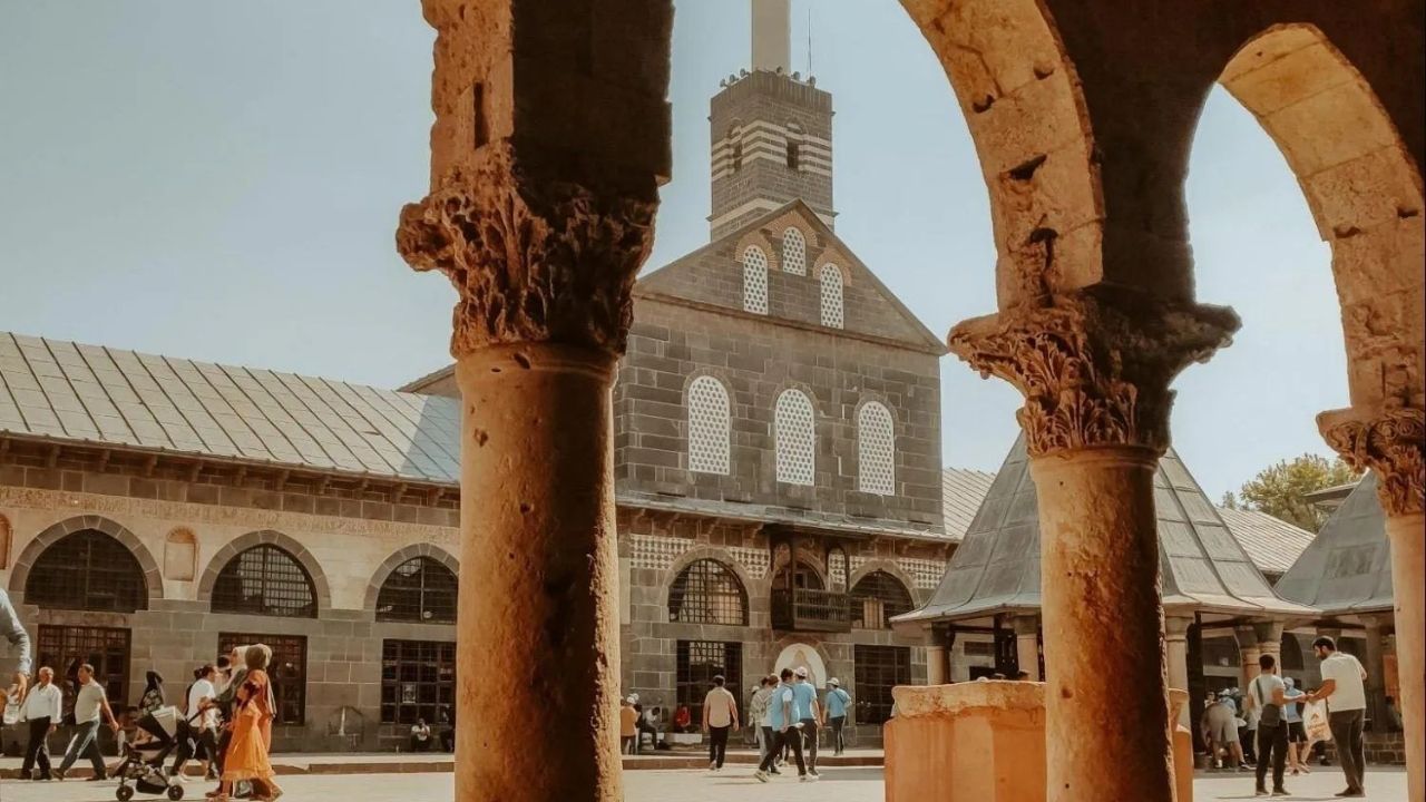 Oz Diyarbakir Ulucami Turis Yaz Arsiv