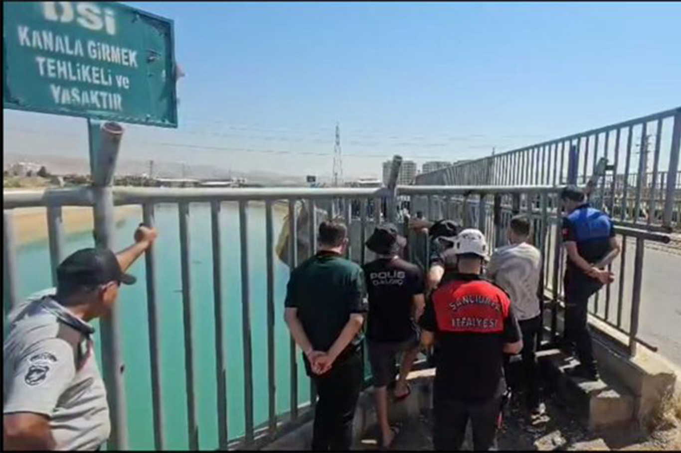 Sulama Kanalı Çocuk