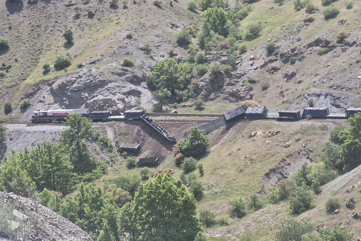 Tren Raydan Çıktı