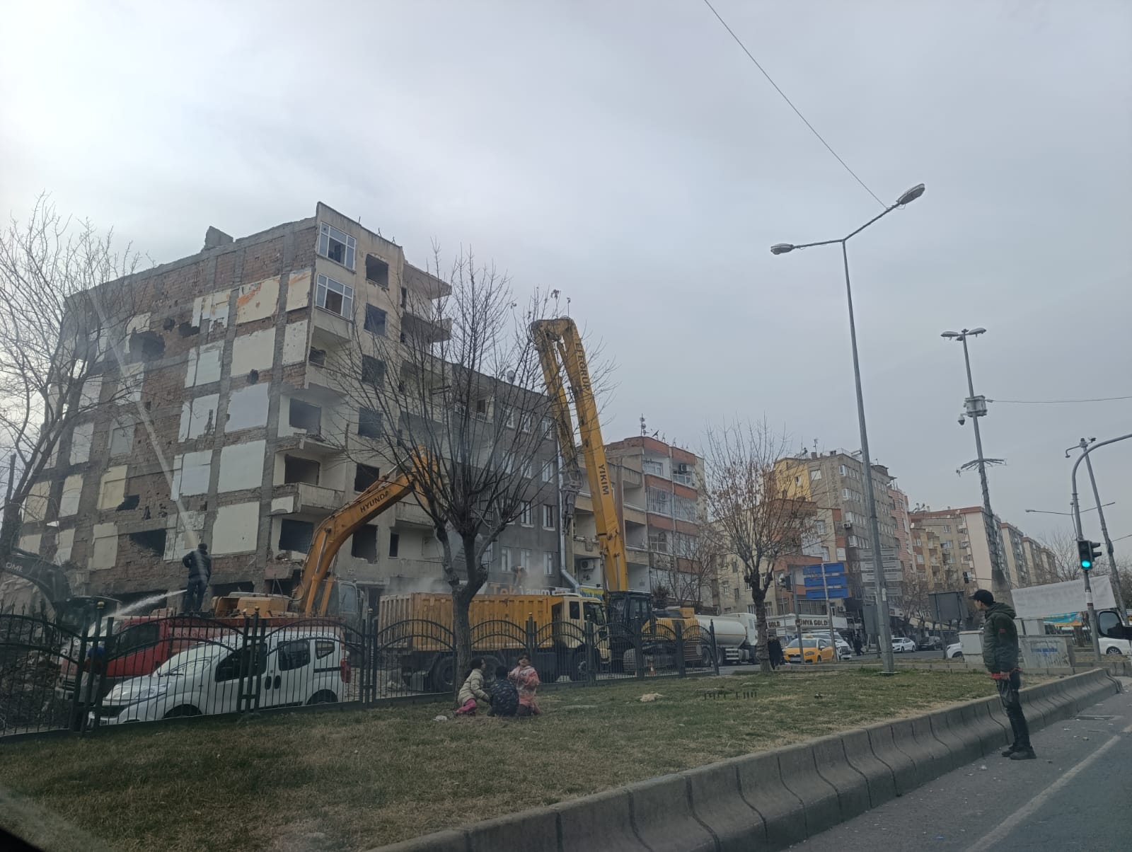 Deprem Yıkım1