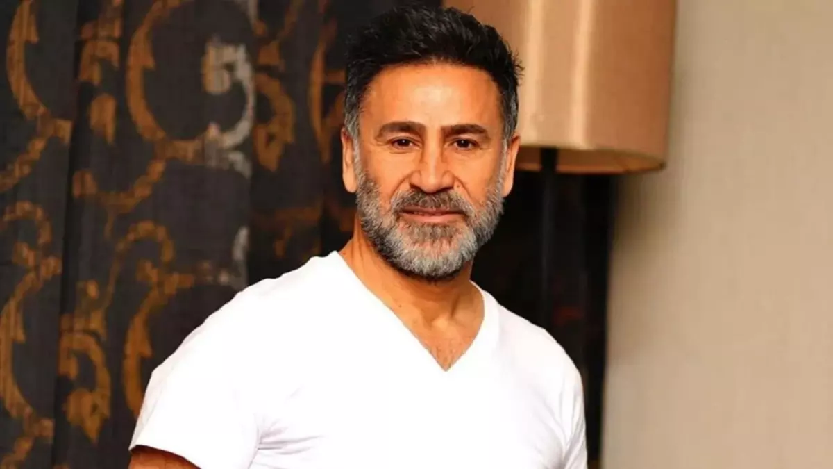 Izzet Yildizhan.3