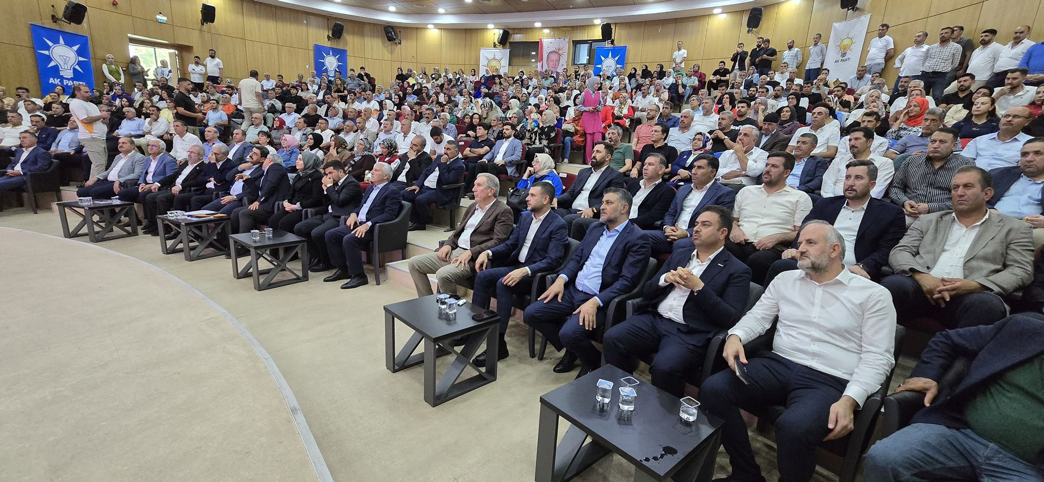 Akparti Toplantı