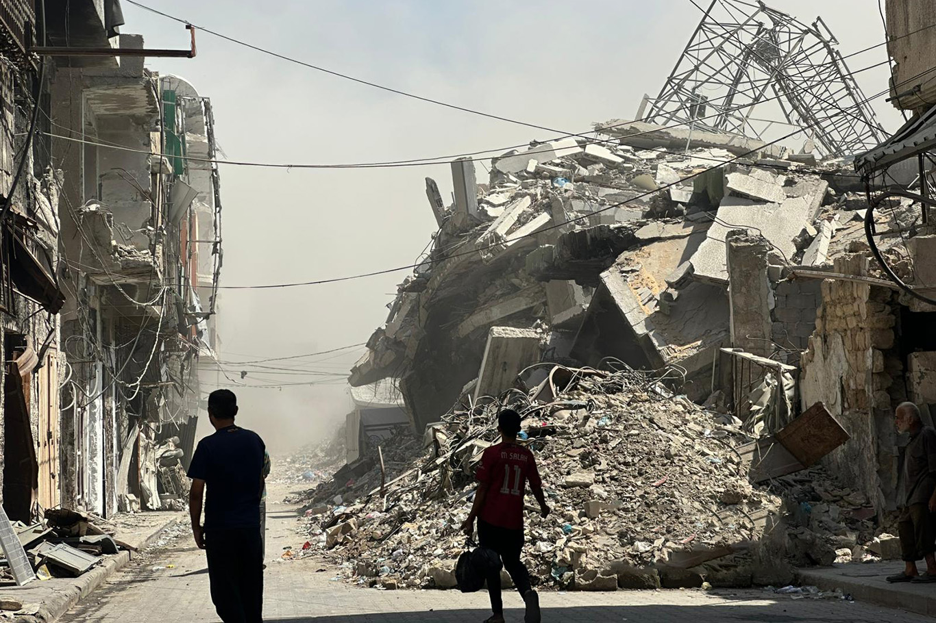 NETANYAHU ‘DAN SALDIRI EMRİ
Reuters, İsrail Başbakanı Netanyahu'nun Gazze'ye derhal saldırı emrini verdiğini duyurdu. Netanyahu, Hamas'ın ateşkesi ihlal ettiğini dile getirdi.